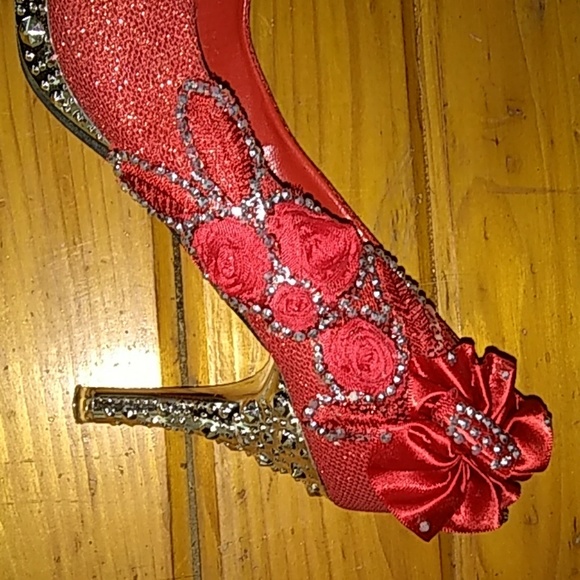 Sparkly Red and Silver Heels w/ Red Roses - Picture 3 of 4